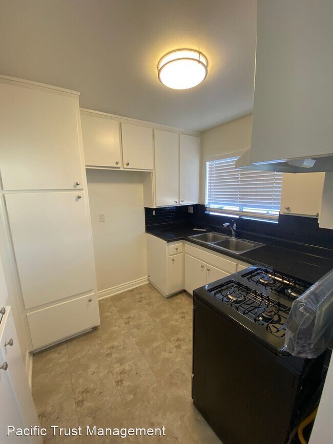Building Photo - 3 br, 2 bath House - 201 S. Ridgeway #4