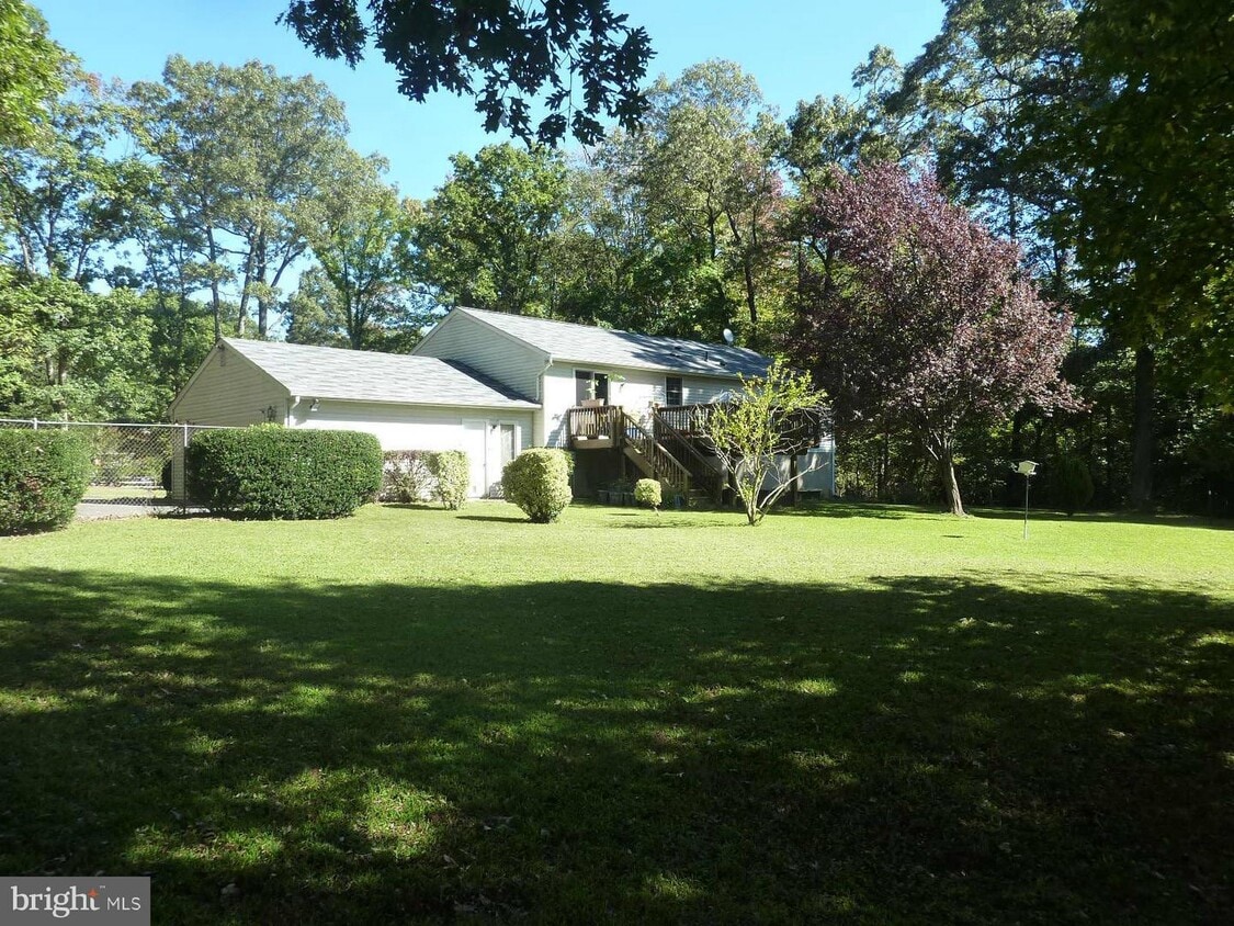 45467 Woodlawn Dr, California, MD 20619 House Rental in California