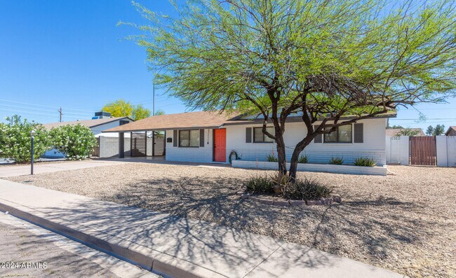 Building Photo - 3325 S Shafer Dr