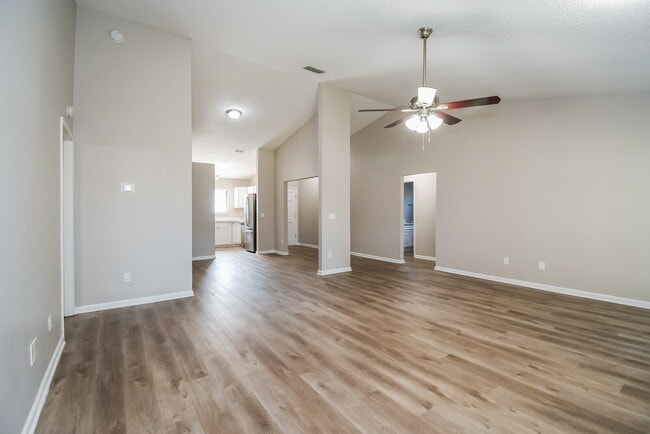 Foto del edificio - 7323 Sweet Rose Ln