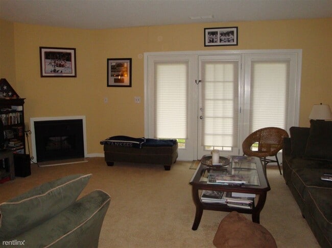 Foto del edificio - 233 Fieldcrest St