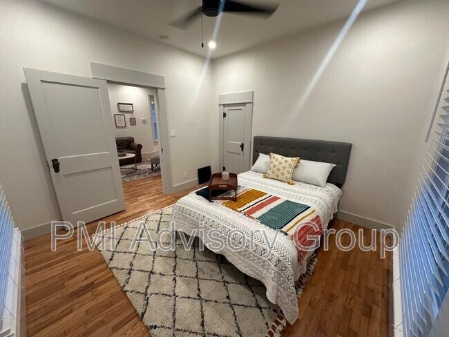 Foto del edificio - 205 NE Freeman Ave