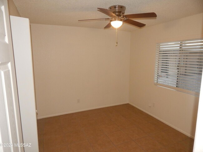 Foto del edificio - 1238 E 24th St