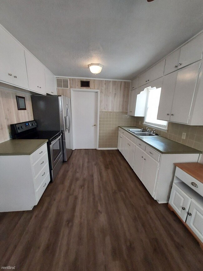 Building Photo - 3 br, 1 bath House - 631 N Custer St