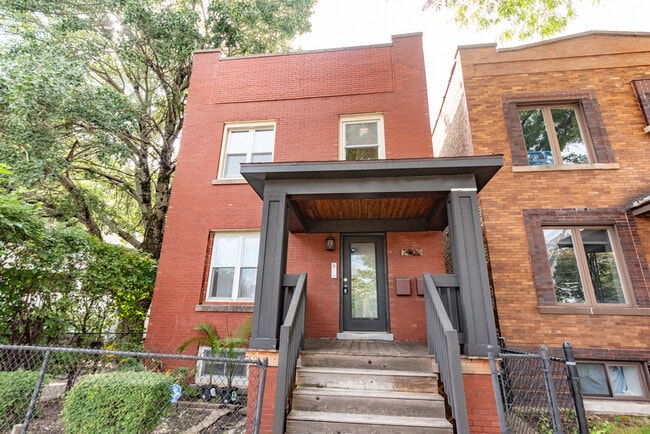 Building Photo - 2700-2 N Artesian Ave