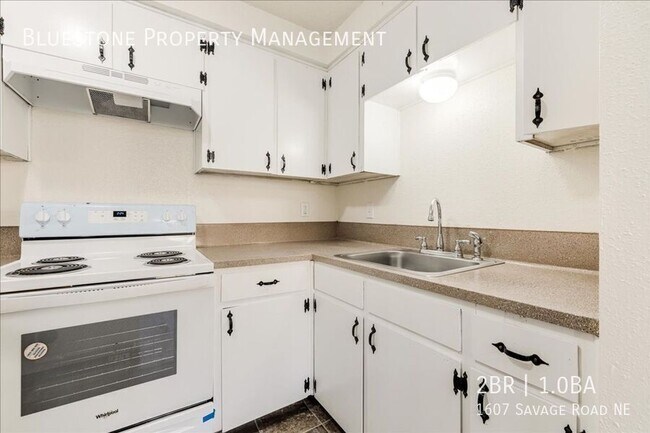 Foto del edificio - 1607 Savage Rd NE