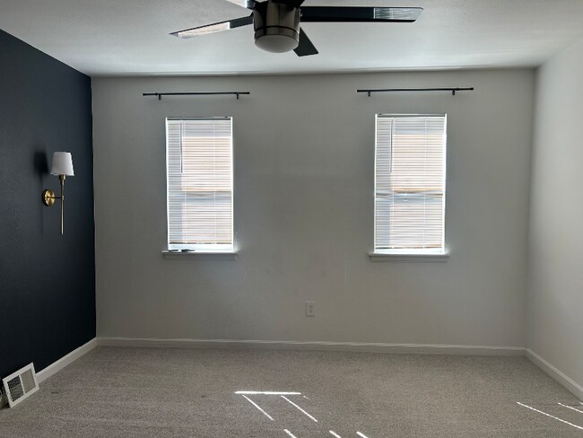 Foto del edificio - 15815 E 13th Pl