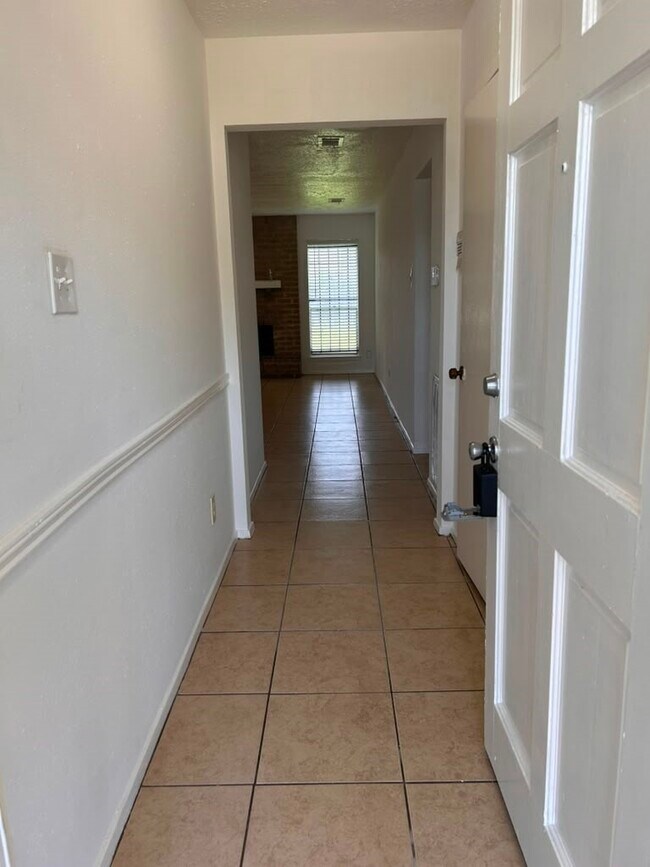 Building Photo - 6514 Summer Ridge Dr