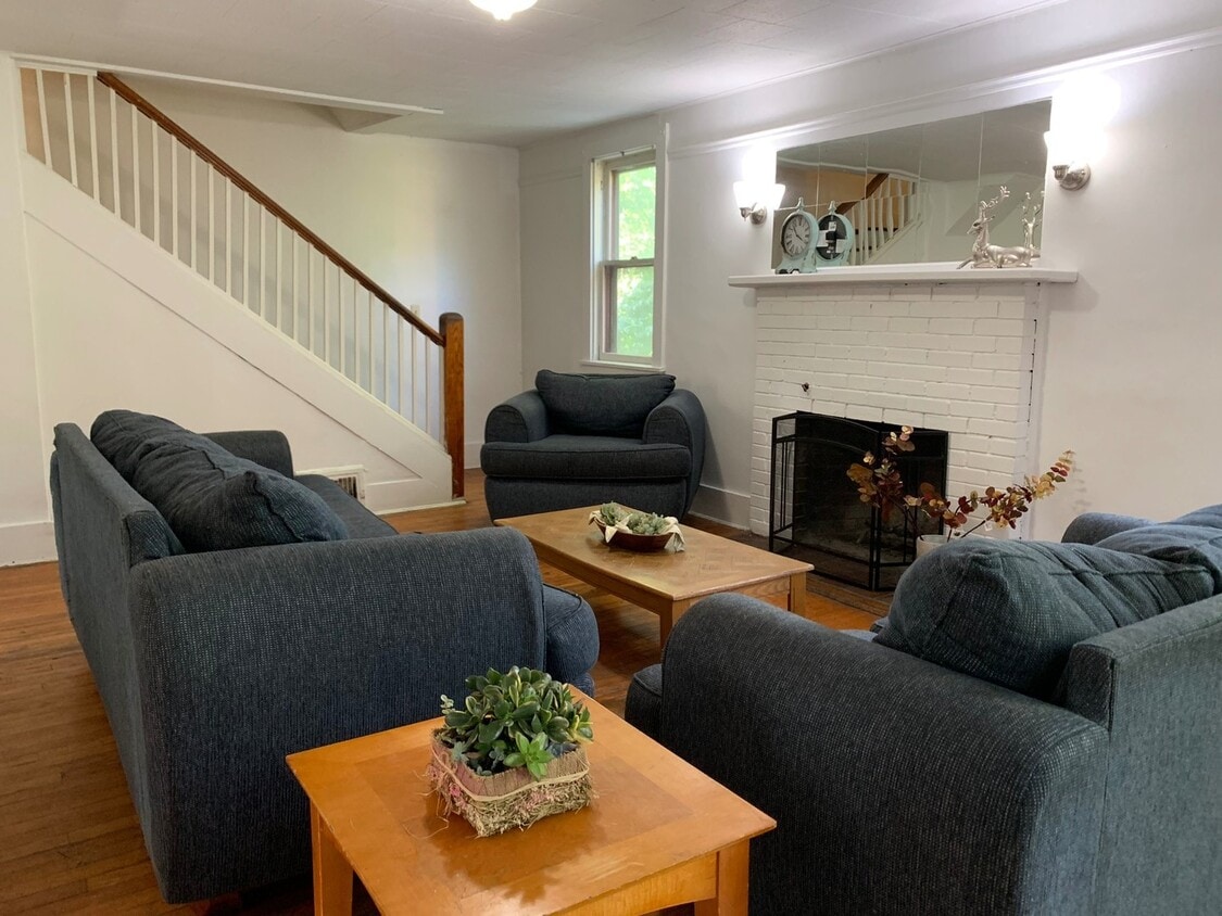 918 Danby Rd Unit 1, Ithaca, NY 14850 Room for Rent in Ithaca, NY