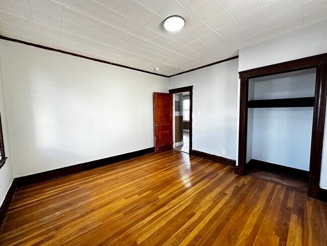 Building Photo - 44 Breed St