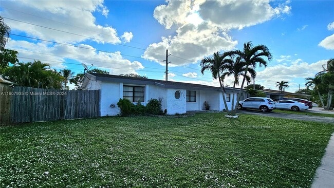 Building Photo - 1185 NW 92nd Ave