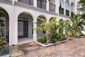 Building Photo - 628 3rd Ave S