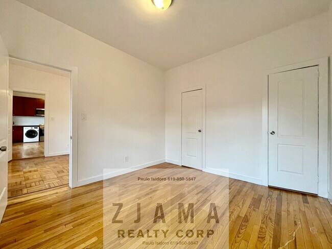 Building Photo - 720 Degraw St