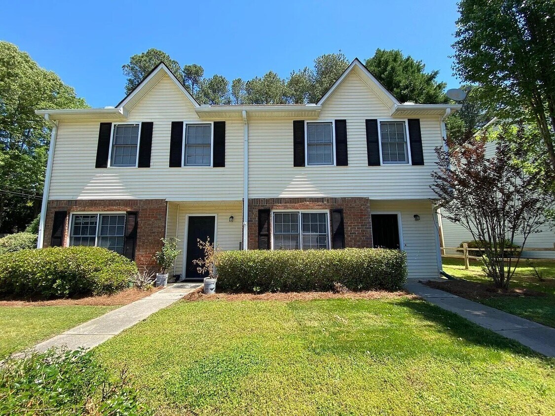 Foto principal - 4174 Logan Way