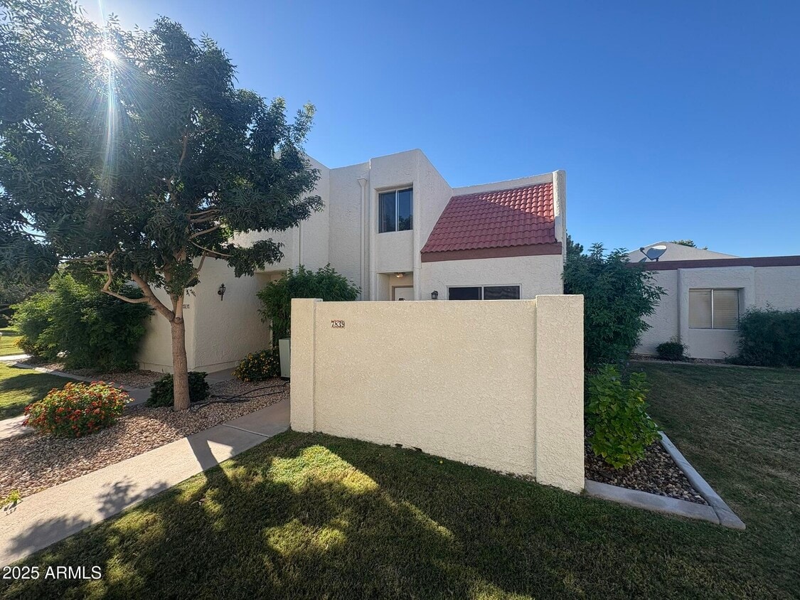 Foto principal - 7839 E Rovey Ave