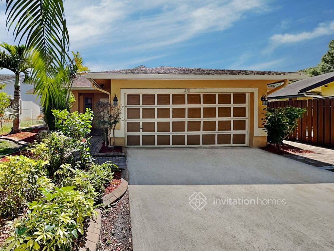 Foto principal - 2511 Coral Hills Dr