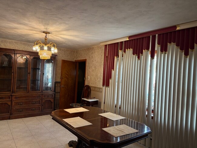 Building Photo - 752 E 88th St