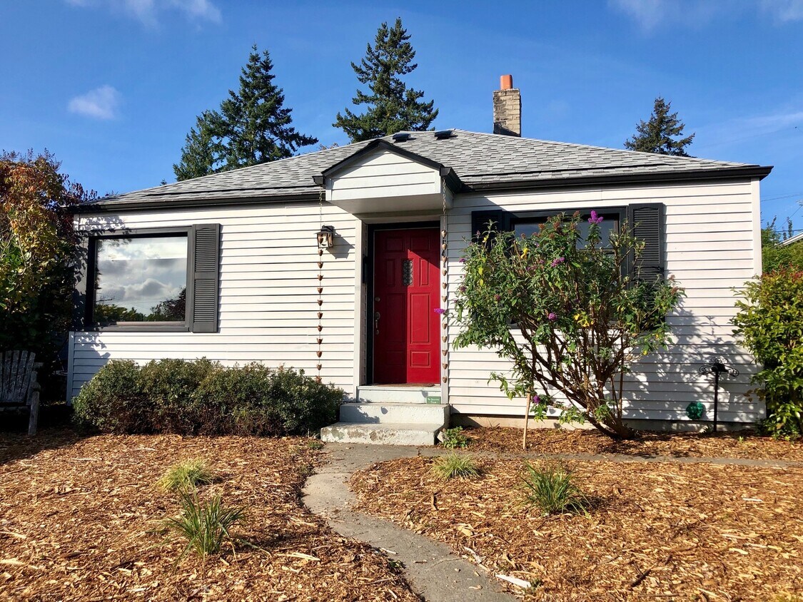 Primary Photo - Charming 2BD Cottage in Westwood – Availab...
