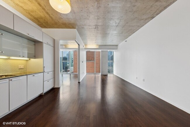 Foto del edificio - 550 N Saint Clair St