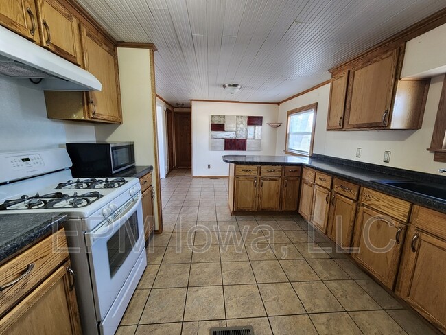 Building Photo - 700 W Ridgeway Ave