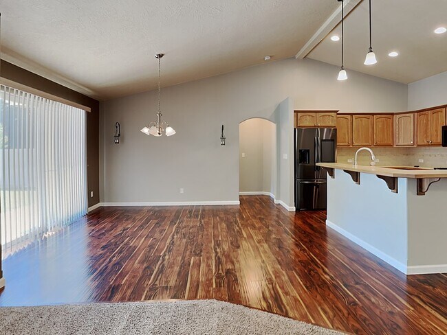 Foto del edificio - 915 S Mayhew Ln