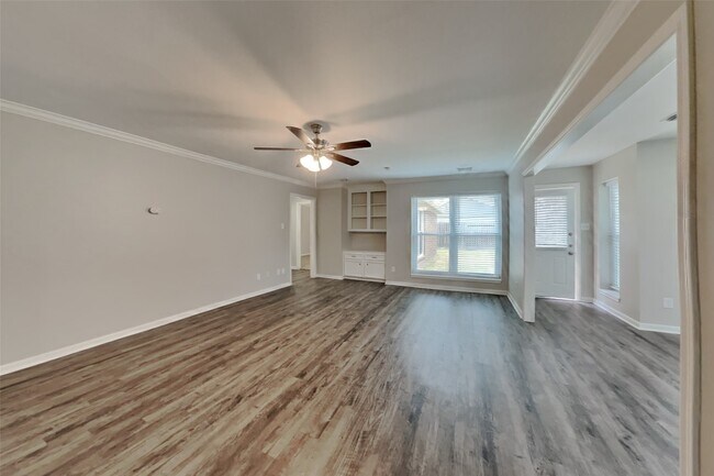 Building Photo - 1315 Forest Hollow Dr