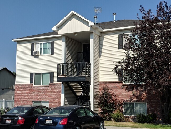 Foto del edificio - DARLING 2 Bed 1 Bath Apartment in Sugar Ci...