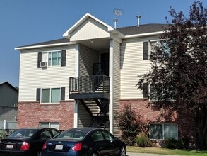 Building Photo - 215 W Ctr St