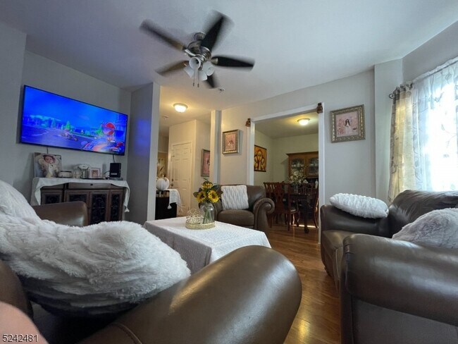 Foto del edificio - 613 E 24th St
