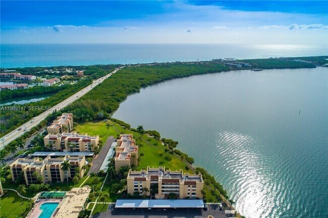 Foto del edificio - 3432 NE Causeway Blvd