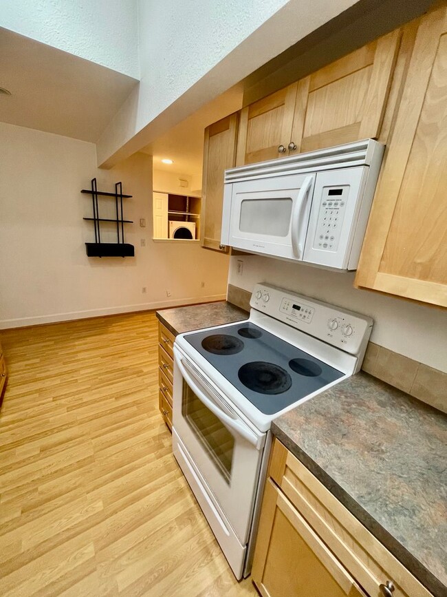 Building Photo - 2 WEEKS FREE RENT! Ground Floor- St. John'...