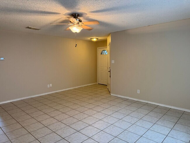Foto del edificio - 8003 Chestnut Manor Dr
