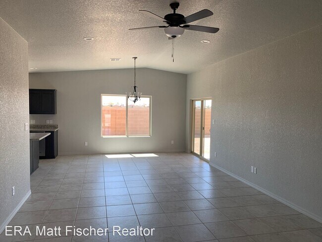 Foto del edificio - 3 br, 2 bath House - 11649 E. 33rd Pl.