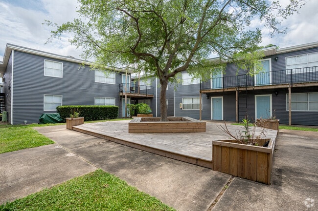 Courtyard - Courtyard Estates
