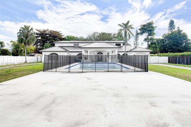 Foto del edificio - 425 SW 129th Ave