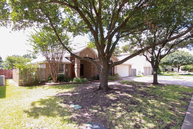 Foto del edificio - Beautiful 4 Bedroom, 2 Bath Home in Round ...