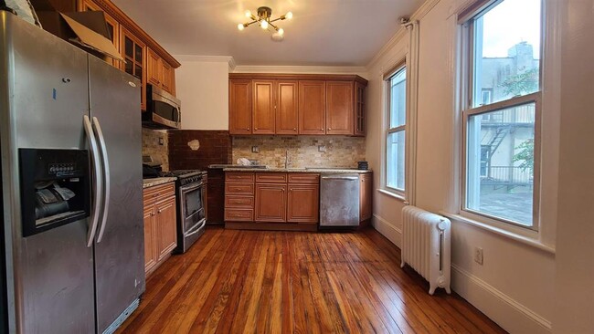 Foto del edificio - 476 GREGORY Ave