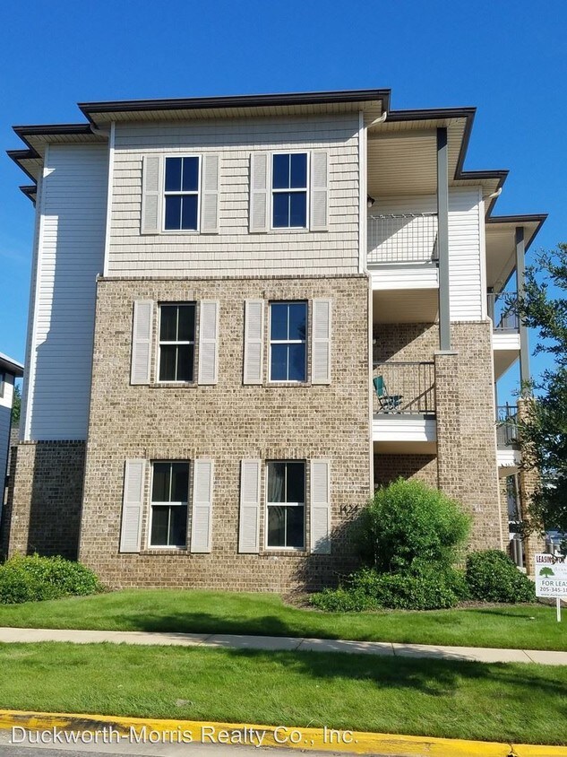 Primary Photo - 1345 Cloverdale Rd
