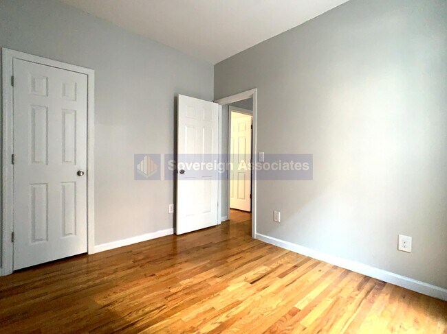 Foto del edificio - 530 Isham St