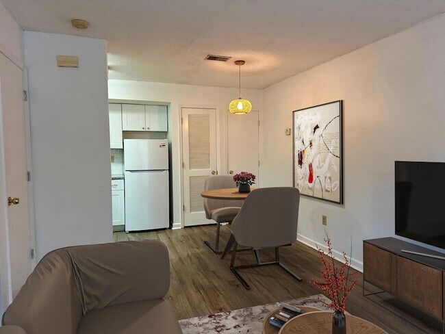 Foto del edificio - 2494 Etiwan Ave