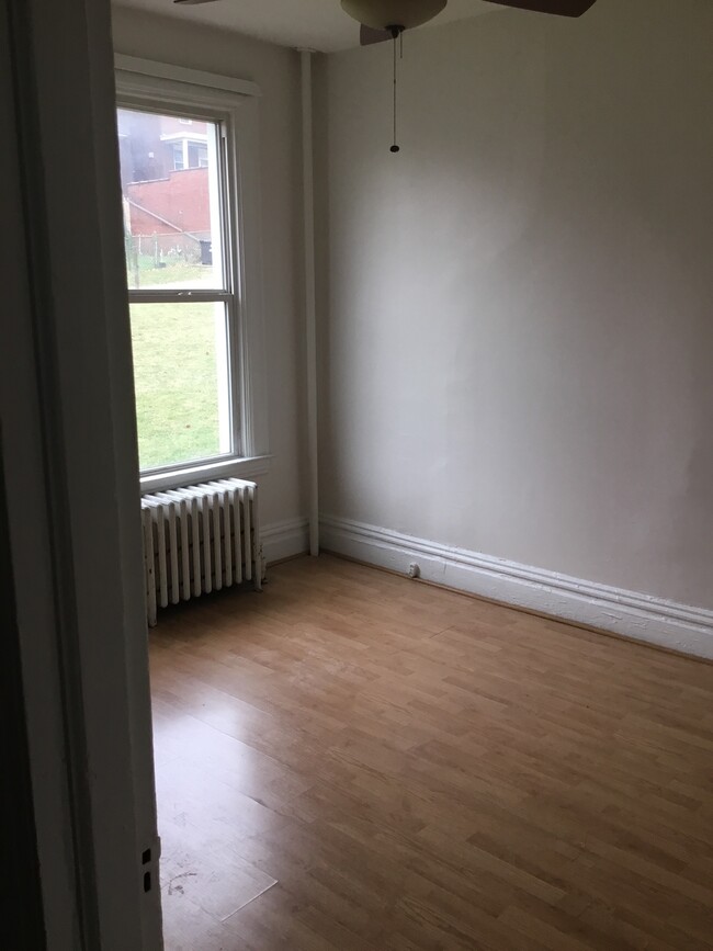 Bedroom - 613 Alger St