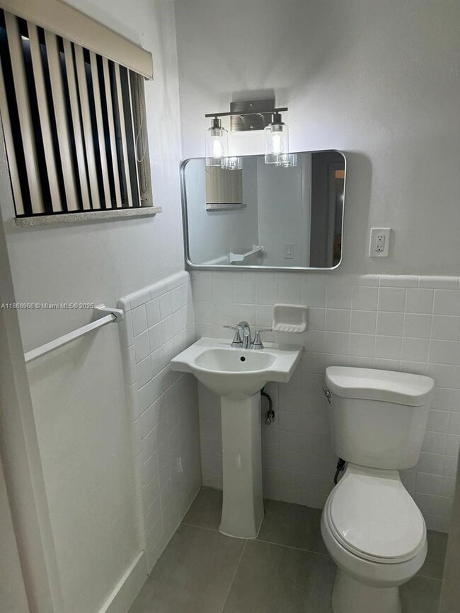 Foto del edificio - 2823 Monroe St
