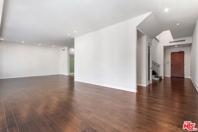 Building Photo - 225 S Hamilton Dr