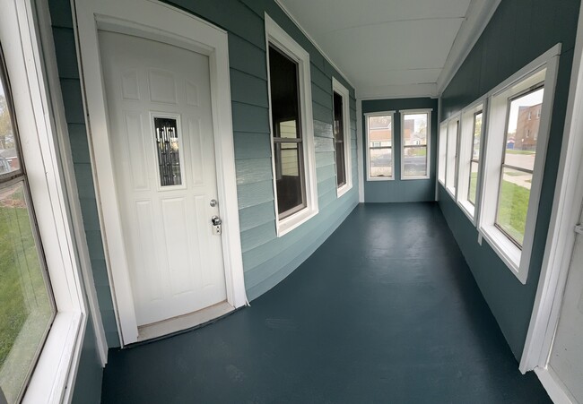 FRONT PORCH - 2704 Jackson Ave