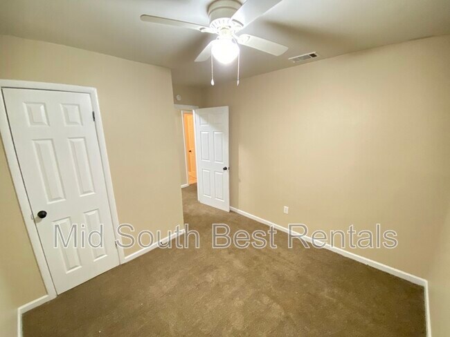 Building Photo - 1550 Harville St