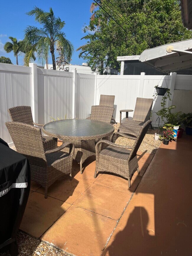 Foto del edificio - 5843 Albert Rd