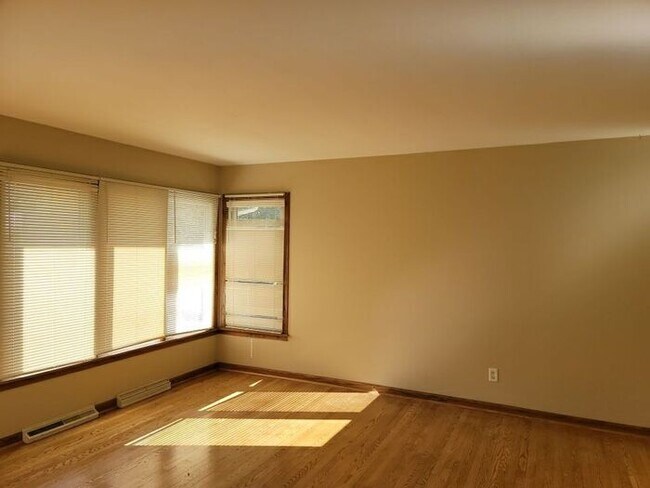 Building Photo - Single Family Home