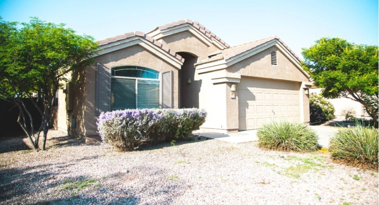 Primary Photo - 581 W Enchanted Desert Dr