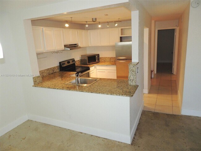 Building Photo - 7175 Orange Dr
