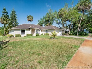 Building Photo - 141 39th Dr